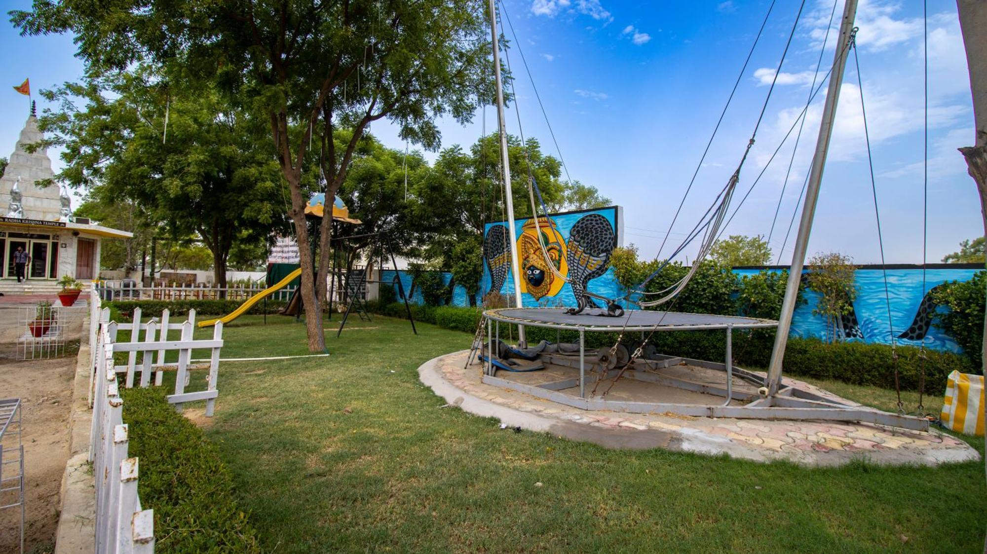 Elegance Resort Vrindāvan Buitenkant foto