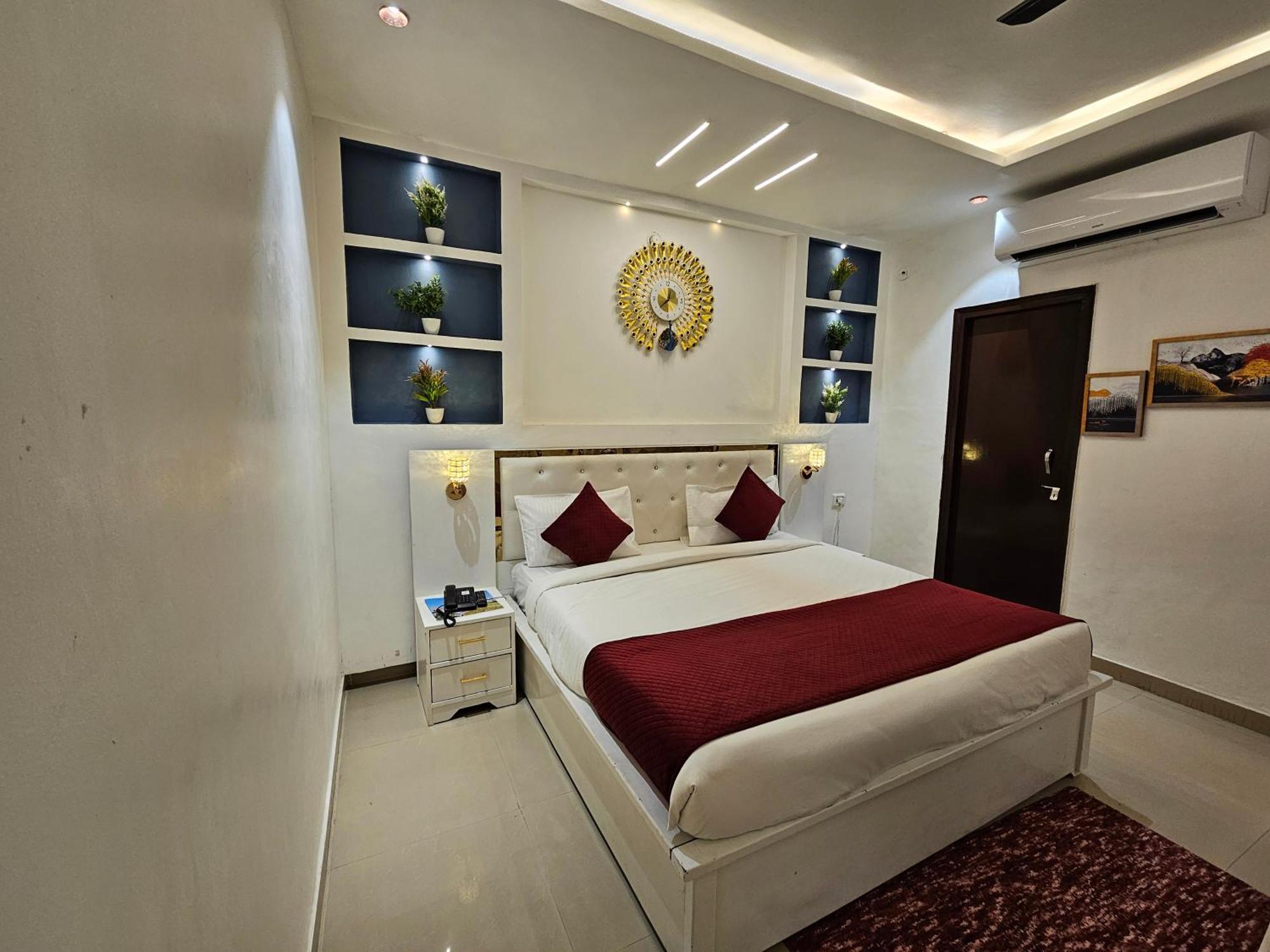 Elegance Resort Vrindāvan Buitenkant foto