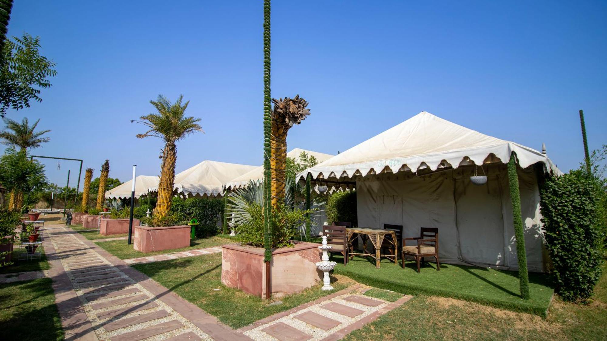 Elegance Resort Vrindāvan Buitenkant foto