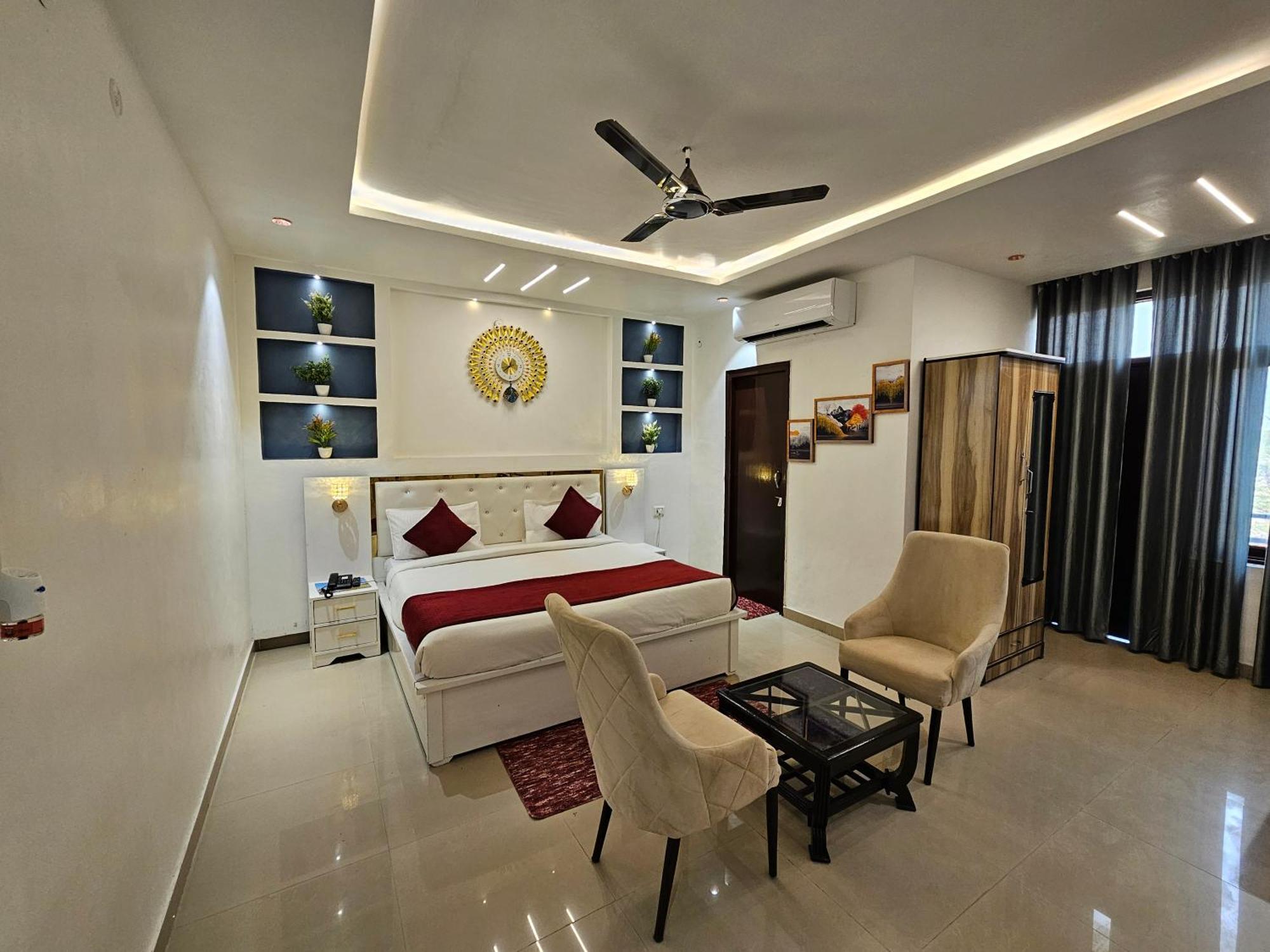 Elegance Resort Vrindāvan Buitenkant foto