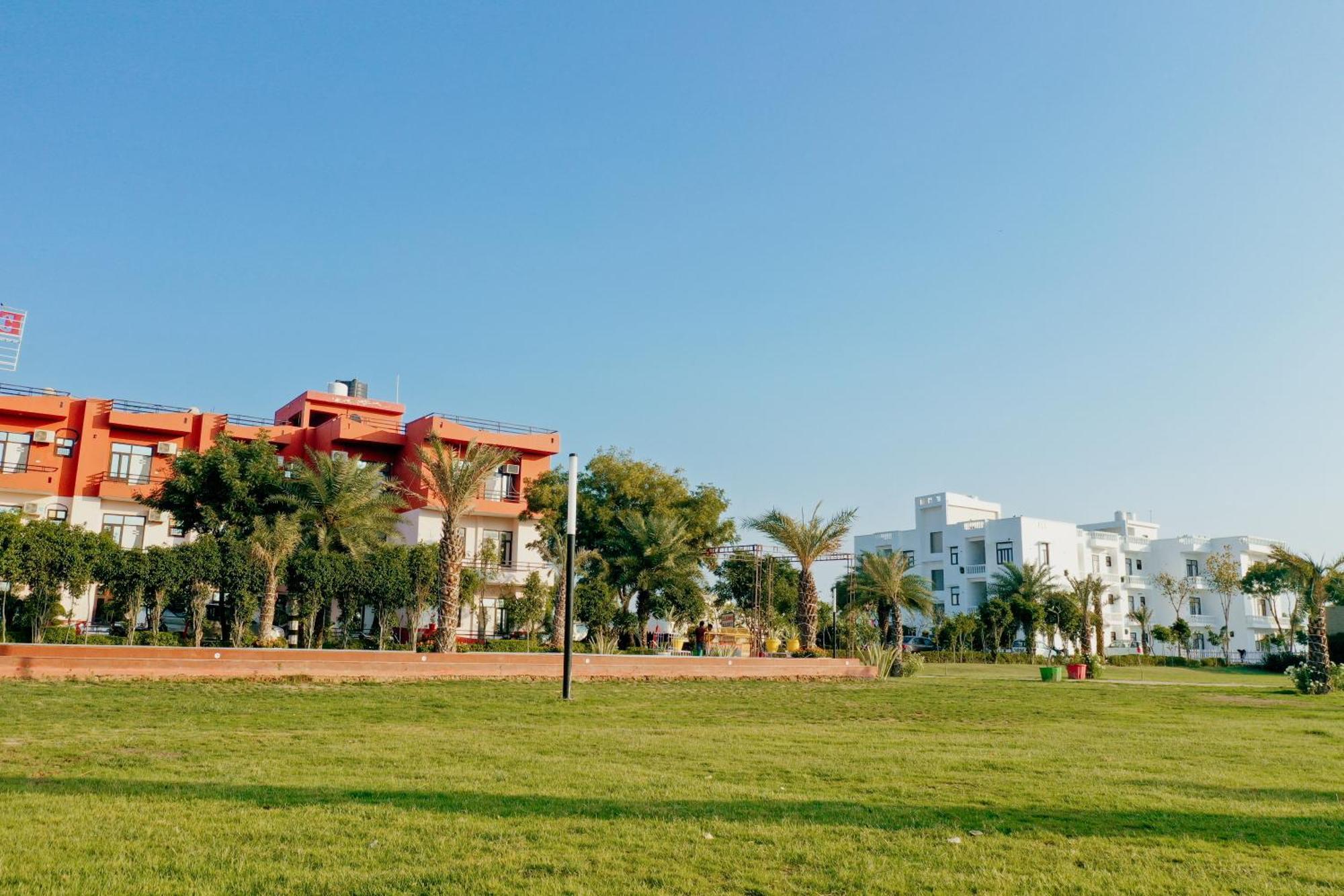 Elegance Resort Vrindāvan Buitenkant foto