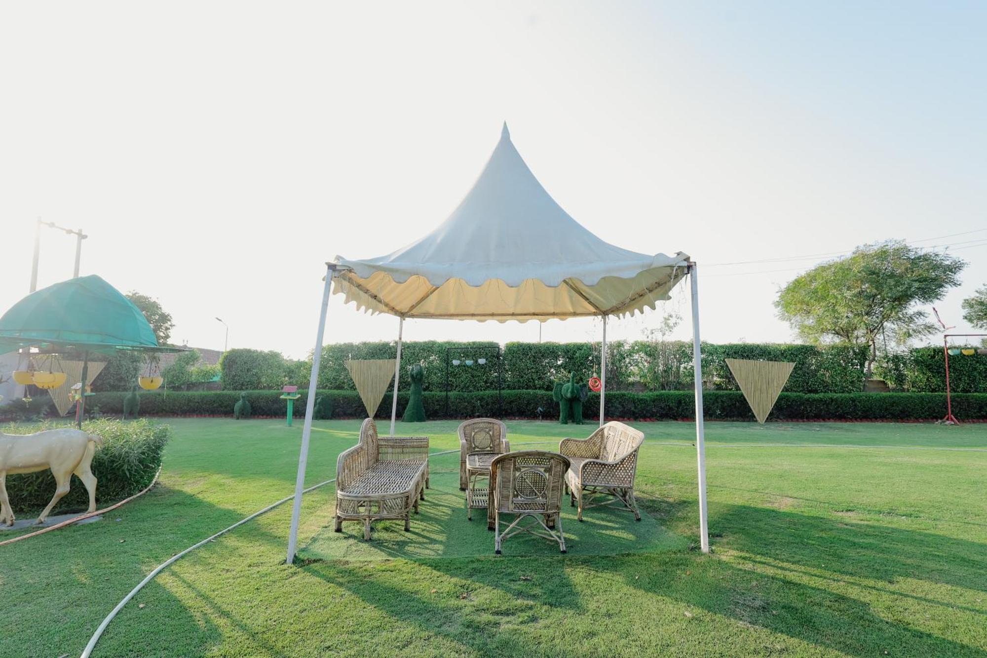 Elegance Resort Vrindāvan Buitenkant foto