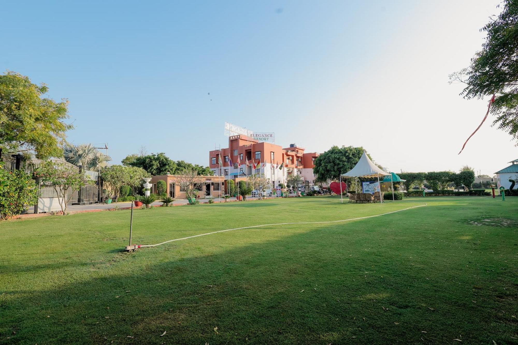 Elegance Resort Vrindāvan Buitenkant foto