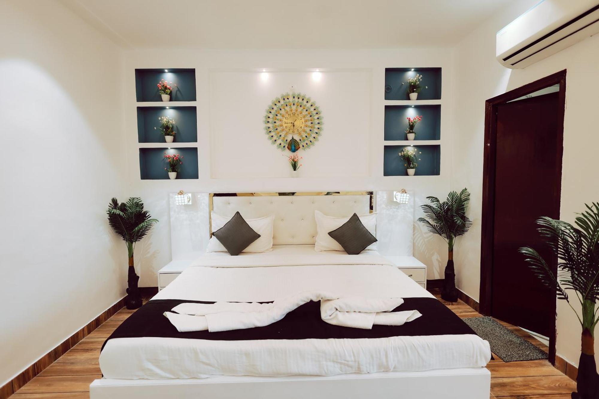 Elegance Resort Vrindāvan Buitenkant foto