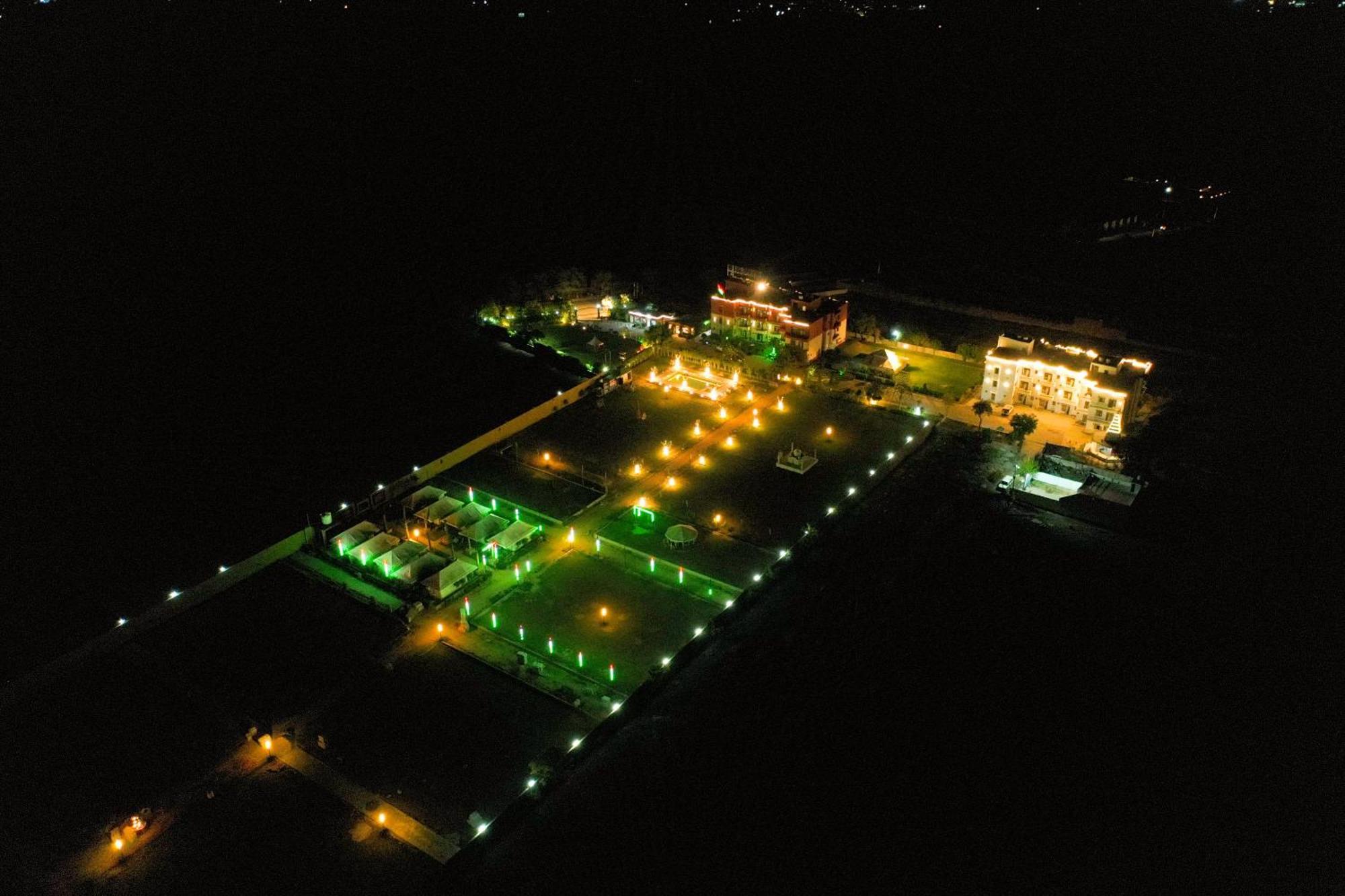 Elegance Resort Vrindāvan Buitenkant foto
