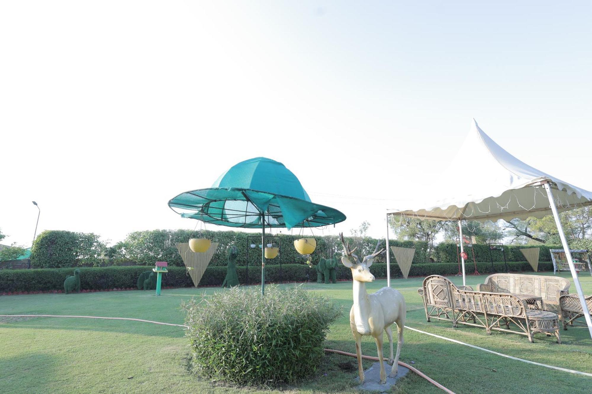 Elegance Resort Vrindāvan Buitenkant foto